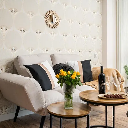 Lovely Boutique 2x1br Nearby Chopin Airport & 15 Min To Centre By Tram * ורשה