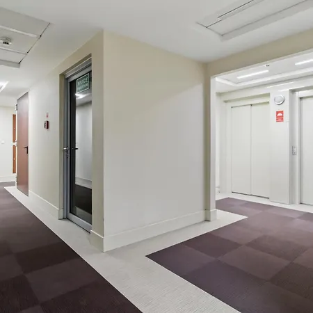 Lovely Boutique 2x1br Nearby Chopin Airport & 15 Min To Centre By Tram ורשה