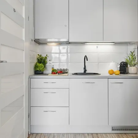 Lovely Boutique 2x1br Nearby Chopin Airport & 15 Min To Centre By Tram דירה *