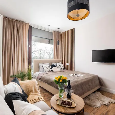 Lovely Boutique 2x1br Nearby Chopin Airport & 15 Min To Centre By Tram