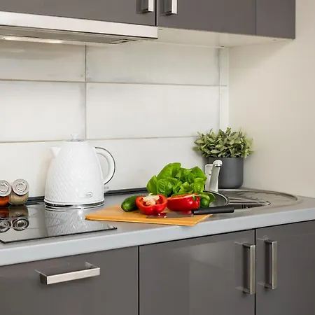 Lovely Boutique 2x1br Nearby Chopin Airport & 15 Min To Centre By Tram 公寓 *