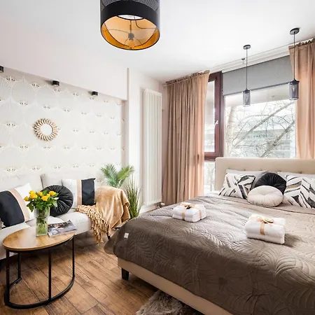 Lovely Boutique 2x1br Nearby Chopin Airport & 15 Min To Centre By Tram *