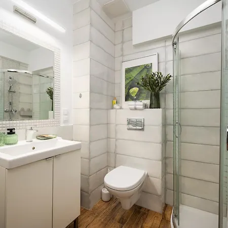 Lovely Boutique 2x1br Nearby Chopin Airport & 15 Min To Centre By Tram