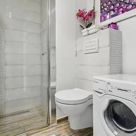 Lovely Boutique 2x1br Nearby Chopin Airport & 15 Min To Centre By Tram