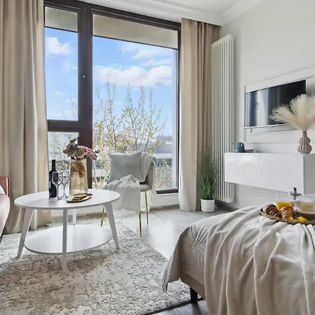 Lovely Boutique 2x1br Nearby Chopin Airport & 15 Min To Centre By Tram Varsavia