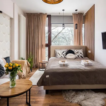 Lovely Boutique 2x1br Nearby Chopin Airport & 15 Min To Centre By Tram 公寓 *