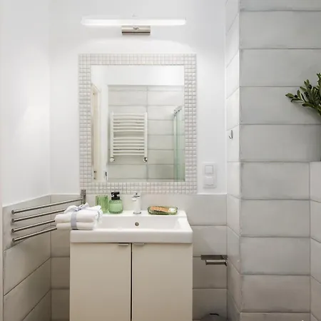 Lovely Boutique 2x1br Nearby Chopin Airport & 15 Min To Centre By Tram