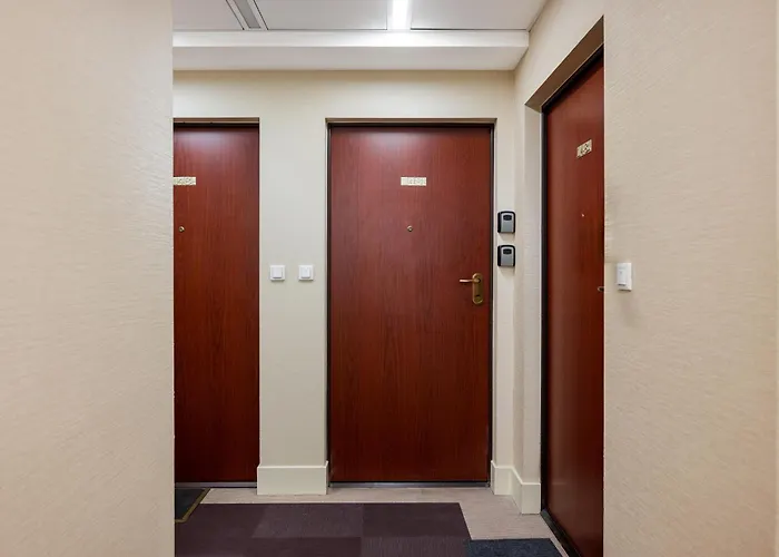 Lovely Boutique 2x1br Nearby Chopin Airport & 15 Min To Centre By Tram *