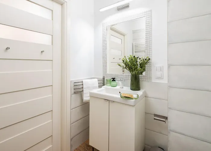 Lovely Boutique 2x1br Nearby Chopin Airport & 15 Min To Centre By Tram *