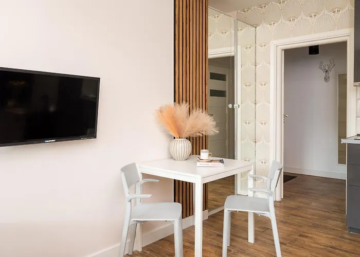 Lovely Boutique 2x1br Nearby Chopin Airport & 15 Min To Centre By Tram وارسو