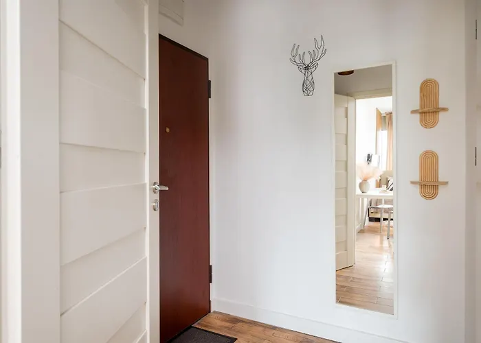 Lovely Boutique 2x1br Nearby Chopin Airport & 15 Min To Centre By Tram