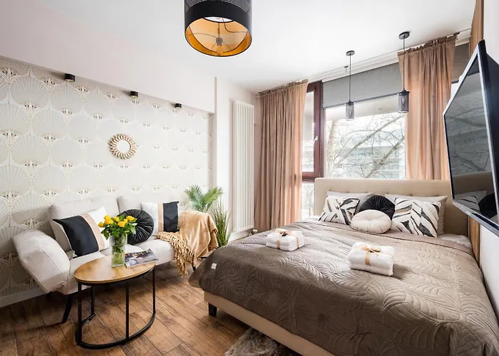 Lovely Boutique 2x1br Nearby Chopin Airport & 15 Min To Centre By Tram *