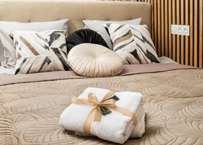 Lovely Boutique 2x1br Nearby Chopin Airport & 15 Min To Centre By Tram وارسو