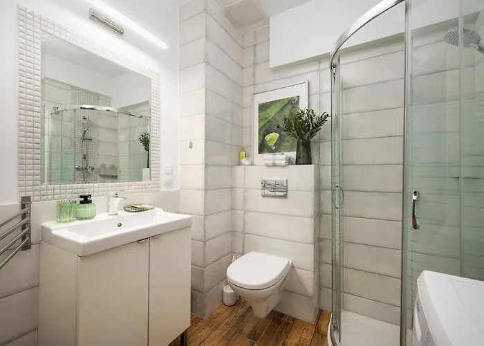 Lovely Boutique 2x1br Nearby Chopin Airport & 15 Min To Centre By Tram