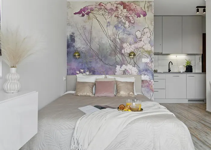 Lovely Boutique 2x1br Nearby Chopin Airport & 15 Min To Centre By Tram *