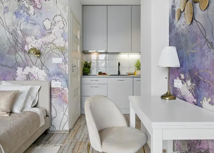 Lovely Boutique 2x1br Nearby Chopin Airport & 15 Min To Centre By Tram وارسو