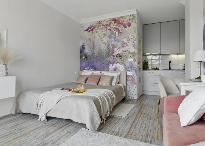 شقة Lovely Boutique 2x1br Nearby Chopin Airport & 15 Min To Centre By Tram وارسو