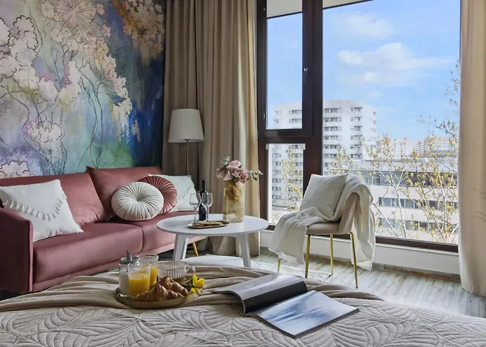 Lovely Boutique 2x1br Nearby Chopin Airport & 15 Min To Centre By Tram *