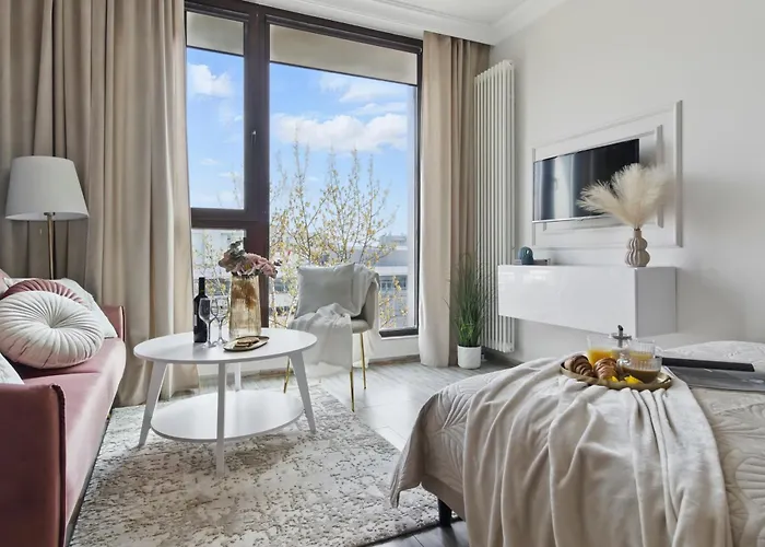 Lovely Boutique 2x1br Nearby Chopin Airport & 15 Min To Centre By Tram وارسو