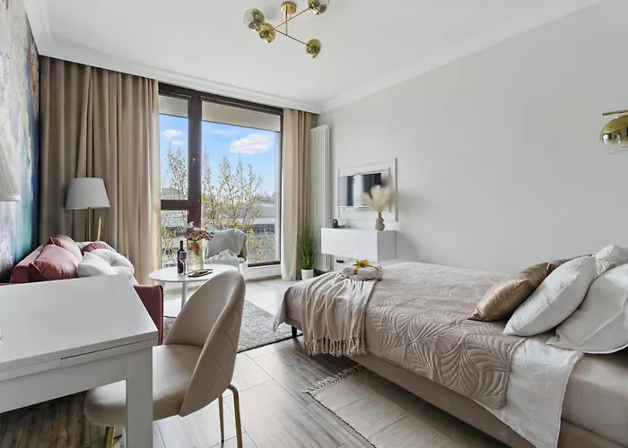 Lovely Boutique 2x1br Nearby Chopin Airport & 15 Min To Centre By Tram شقة وارسو