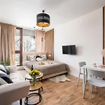 Διαμέρισμα Lovely Boutique 2x1br Nearby Chopin Airport & 15 Min To Centre By Tram