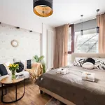 Lovely Boutique 2x1br Nearby Chopin Airport & 15 Min To Centre By Tram *