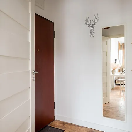 Lovely Boutique 2x1br Nearby Chopin Airport & 15 Min To Centre By Tram