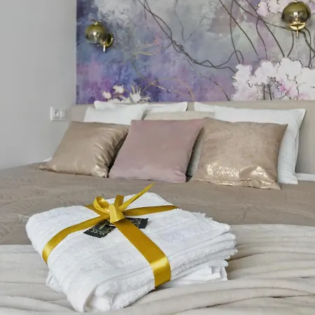 Lovely Boutique 2x1br Nearby Chopin Airport & 15 Min To Centre By Tram Apartament Warszawa