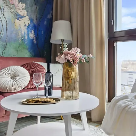 Apartament Lovely Boutique 2x1br Nearby Chopin Airport & 15 Min To Centre By Tram *