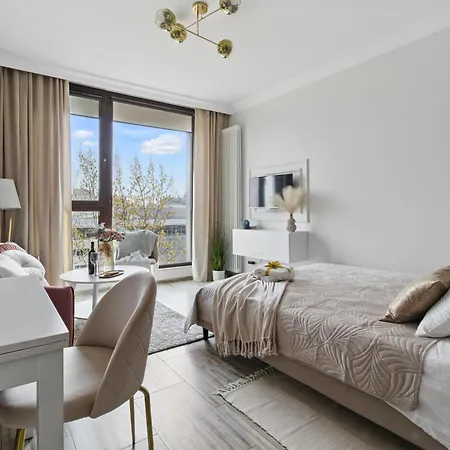 Lovely Boutique 2x1br Nearby Chopin Airport & 15 Min To Centre By Tram Apartmán Varšava